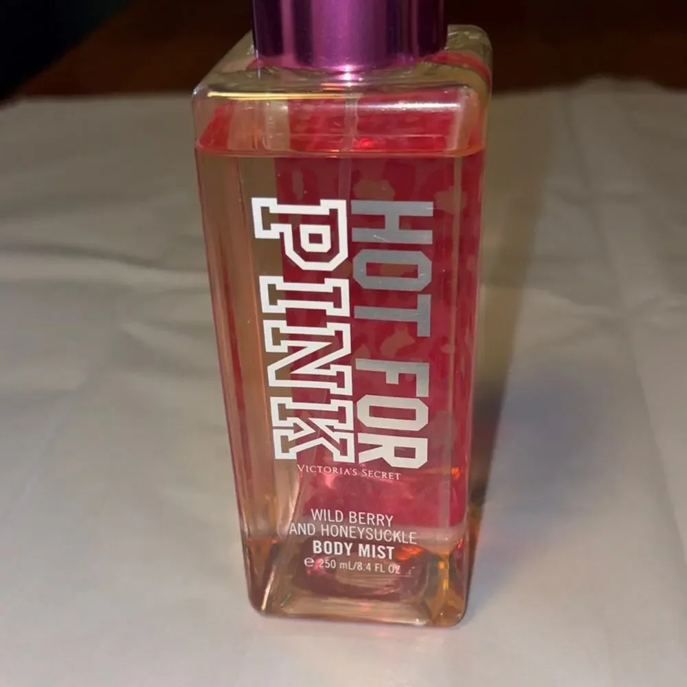 Victoria’s Secret HOT FOR PINK Body Mist 8.4 oz Wild Berry and Honeysuckle